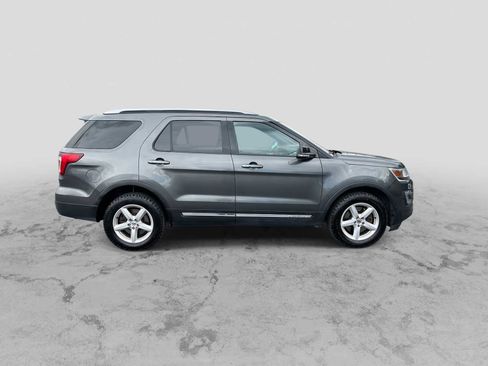 Used 2016 Ford Explorer XLT w/ Equipment Group 202A AWD/4WD image 9