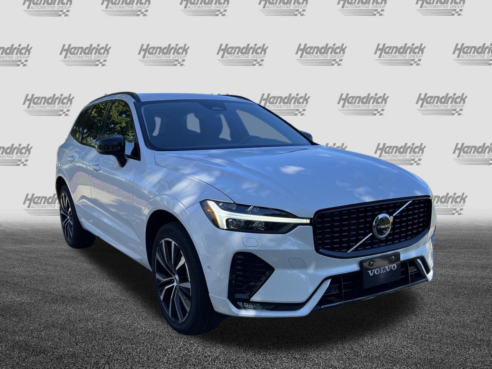 Used 2025 Volvo XC60 B5 Plus AWD/4WD image 2