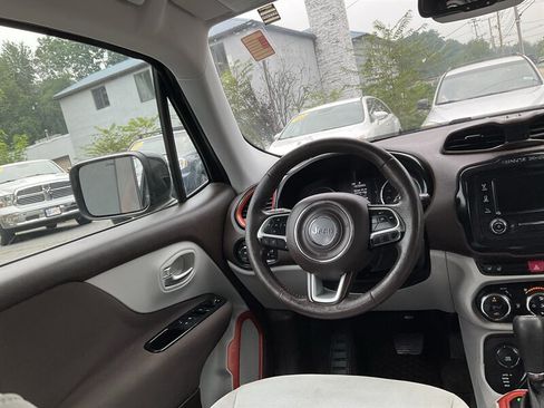 Used 2016 Jeep Renegade Latitude w/ Popular Equipment Group AWD/4WD image 27