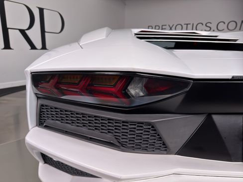 Used 2018 Lamborghini Aventador S AWD/4WD image 15