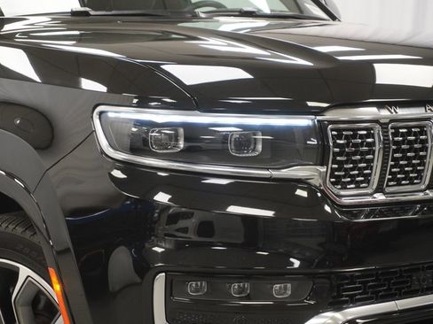 Certified 2024 Jeep Grand Wagoneer Series III w/ Rear-Seat Entertainment Group AWD/4WD image 5