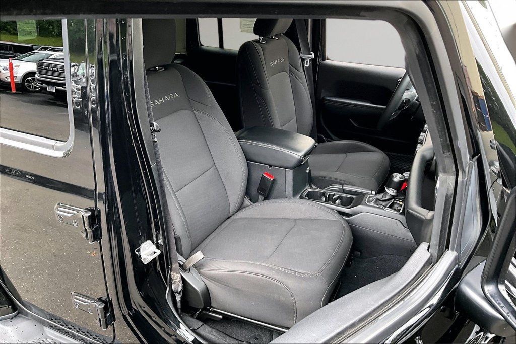 Used 2023 Jeep Wrangler Unlimited Sahara AWD/4WD image 30