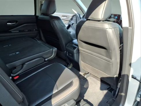 Certified 2025 Nissan Pathfinder SL AWD/4WD image 21