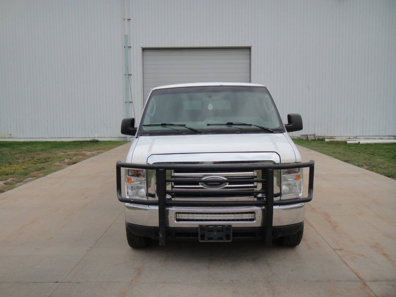 Used 2012 Ford E-350 and Econoline 350 XLT RWD image 3