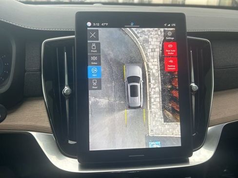 Used 2025 Volvo XC90 B6 Plus image 25