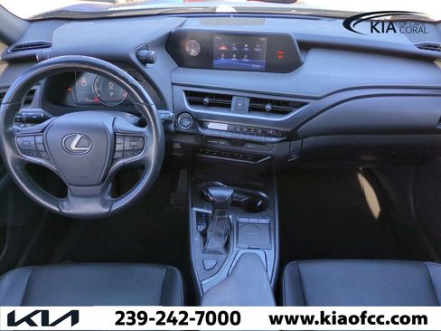 Used 2019 Lexus UX 200 image 14