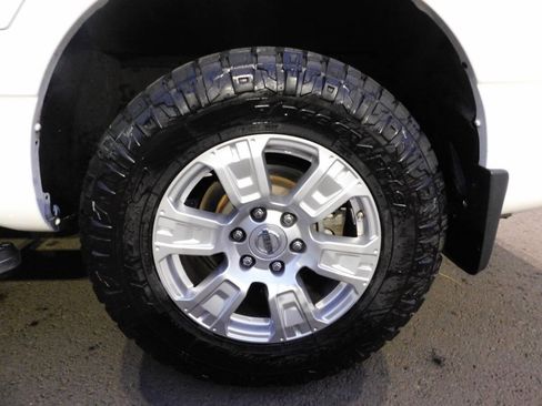 Used 2019 Nissan Titan SV w/ SV Convenience Package image 22