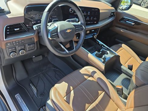 Used 2025 Chevrolet Tahoe High Country AWD/4WD image 9