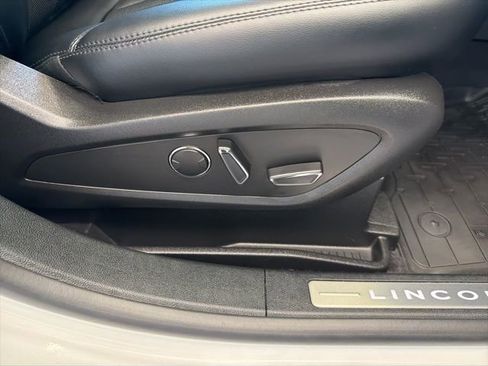 Used 2023 Lincoln Nautilus Reserve image 14