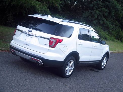 Used 2016 Ford Explorer XLT w/ Equipment Group 202A AWD/4WD image 24