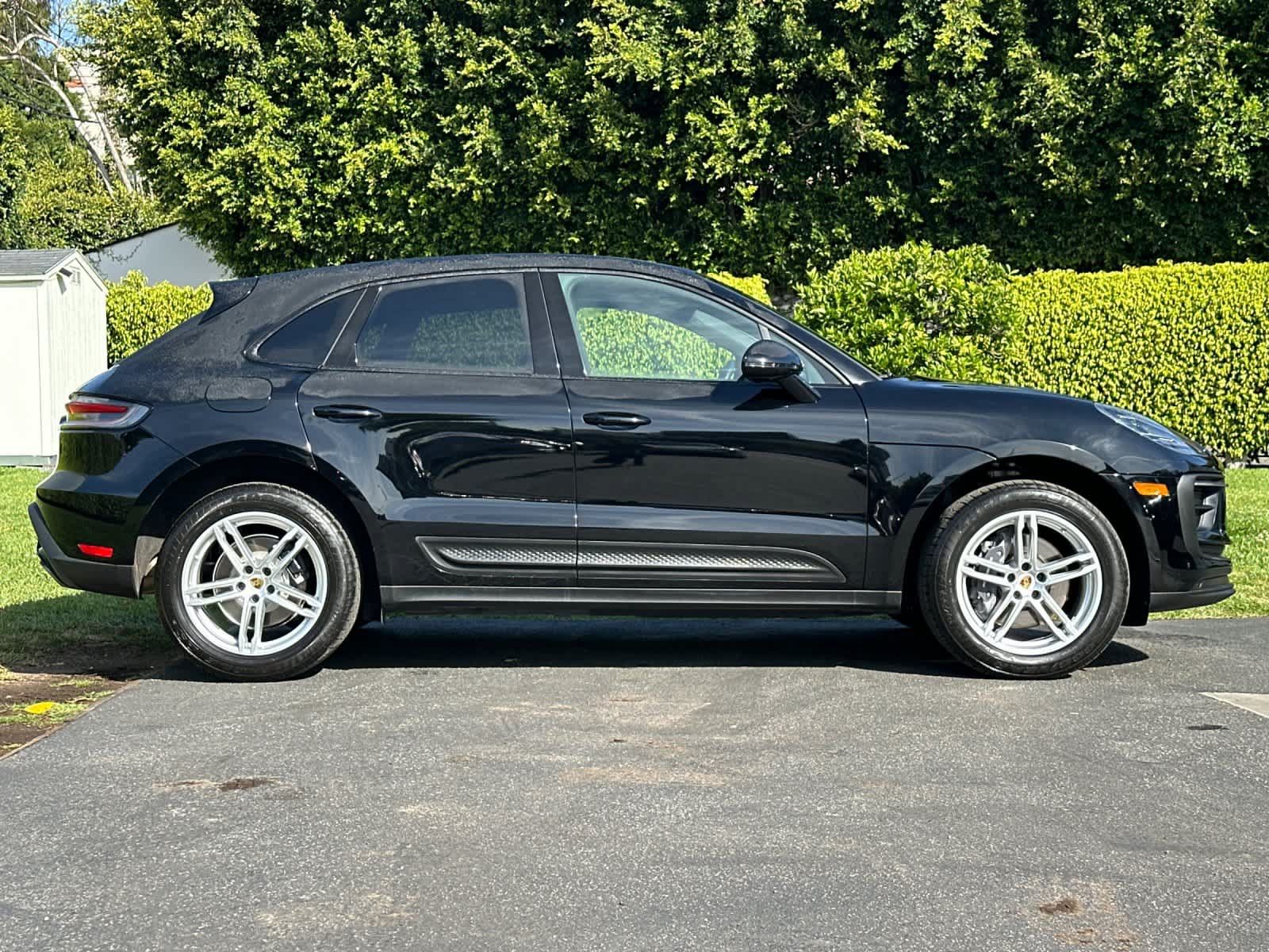 Certified 2025 Porsche Macan AWD/4WD image 9