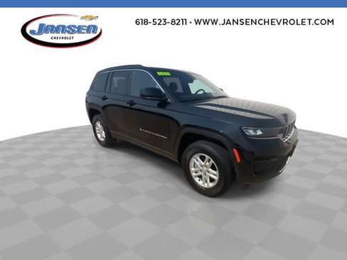 Used 2025 Jeep Grand Cherokee Laredo AWD/4WD image 2