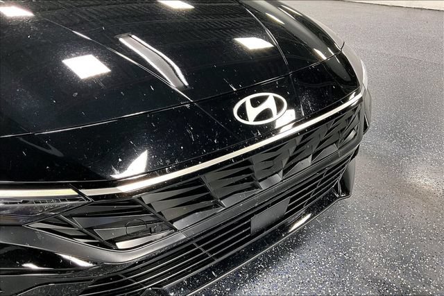 Used 2025 Hyundai Elantra Limited FWD image 30