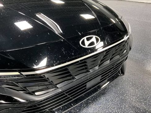Used 2025 Hyundai Elantra Limited FWD image 30