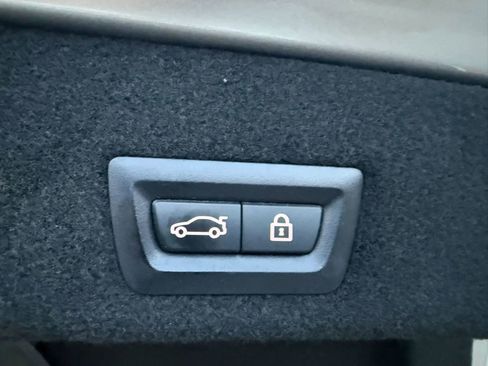 Used 2022 BMW 740i w/ Luxury Rear Seating Package RWD image 60