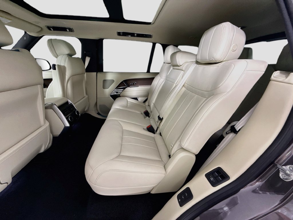 New 2026 Land Rover Range Rover Long Wheelbase SE AWD/4WD image 22