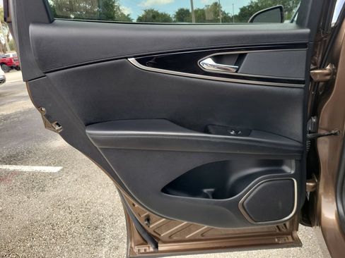 Certified 2022 Lincoln Nautilus FWD image 10
