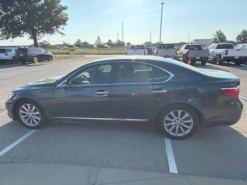 Used 2011 Lexus LS 460 AWD w/ Comfort Pkg image 4