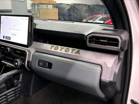 Used 2025 Toyota 4Runner Trailhunter image 18