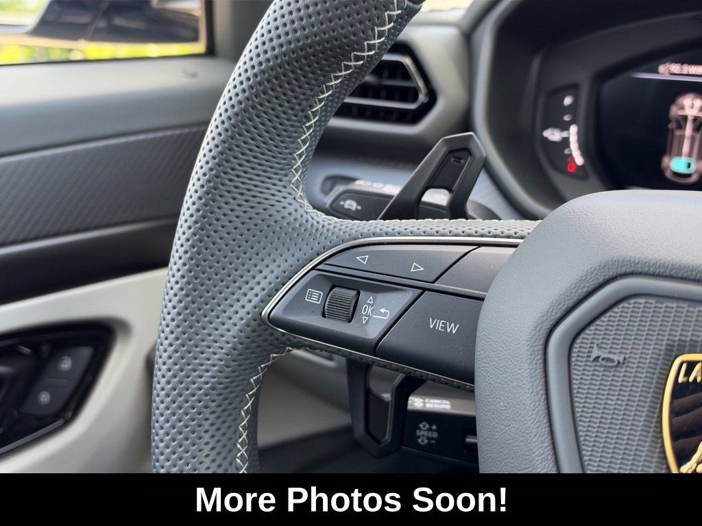 Used 2025 Lamborghini Urus SE AWD/4WD image 31