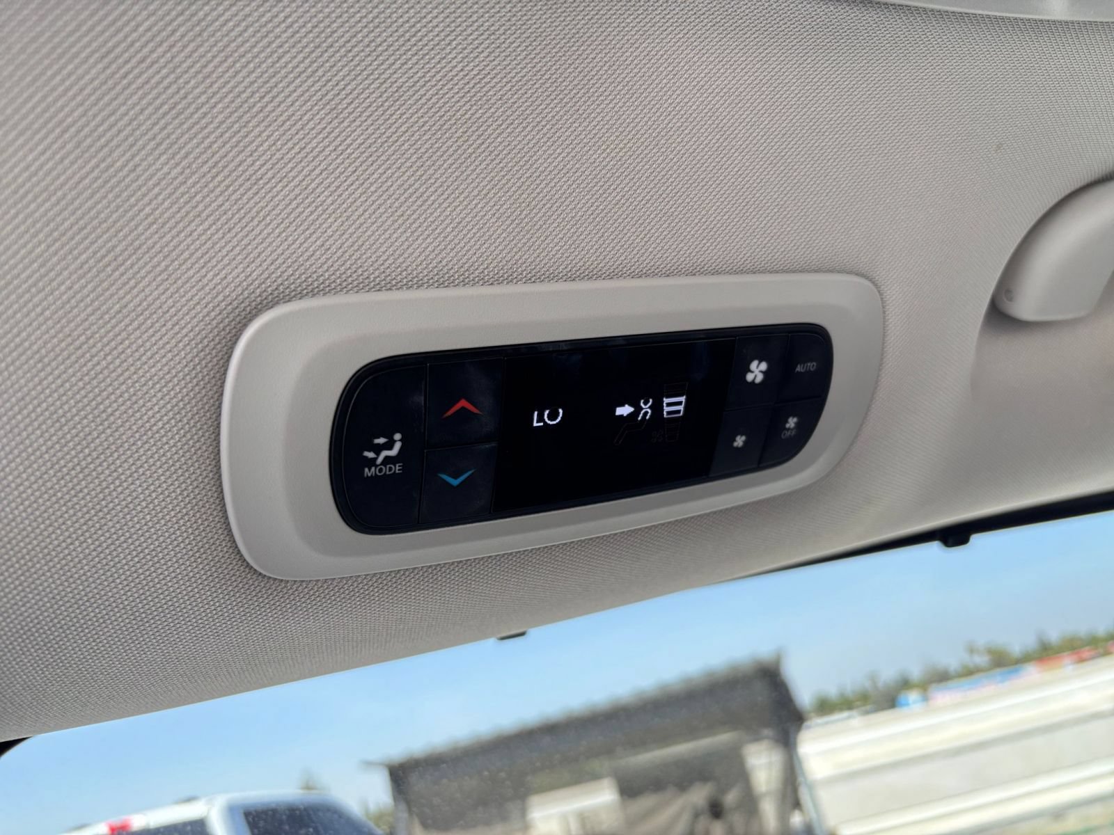 Used 2024 Chrysler Pacifica Touring-L FWD image 24