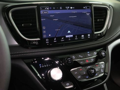 New 2026 Chrysler Pacifica Limited w/ S Appearance Package image 24