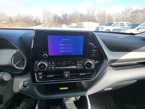 Used 2023 Toyota Highlander XLE image 10