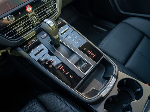 New 2026 Porsche Macan AWD/4WD image 21
