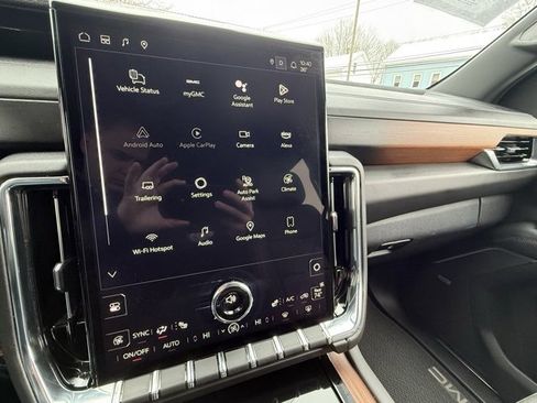 Used 2025 GMC Yukon Denali image 14