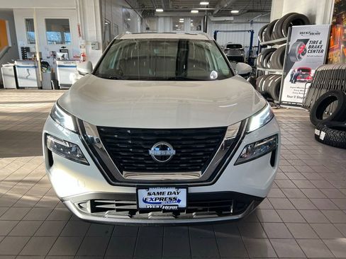 Used 2023 Nissan Rogue SL image 2