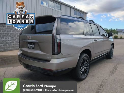 Used 2025 Cadillac Escalade ESV Sport Platinum w/ LPO, Floor Liner Package AWD/4WD image 3