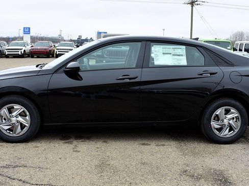 New 2026 Hyundai Elantra SE image 5