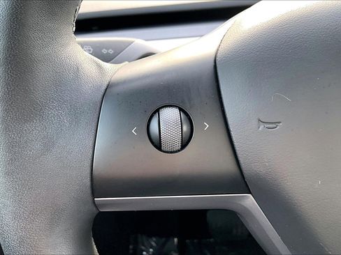 Used 2023 Tesla Model Y Long Range image 17