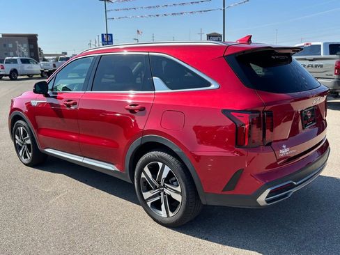 Used 2023 Kia Sorento EX image 3