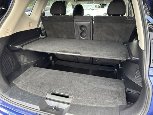 Used 2020 Nissan Rogue SV FWD image 38