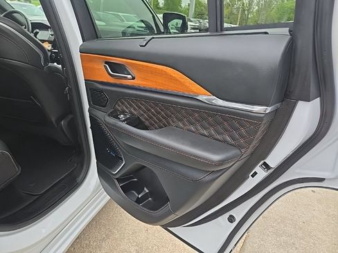 Used 2022 Jeep Grand Cherokee Summit AWD/4WD image 95