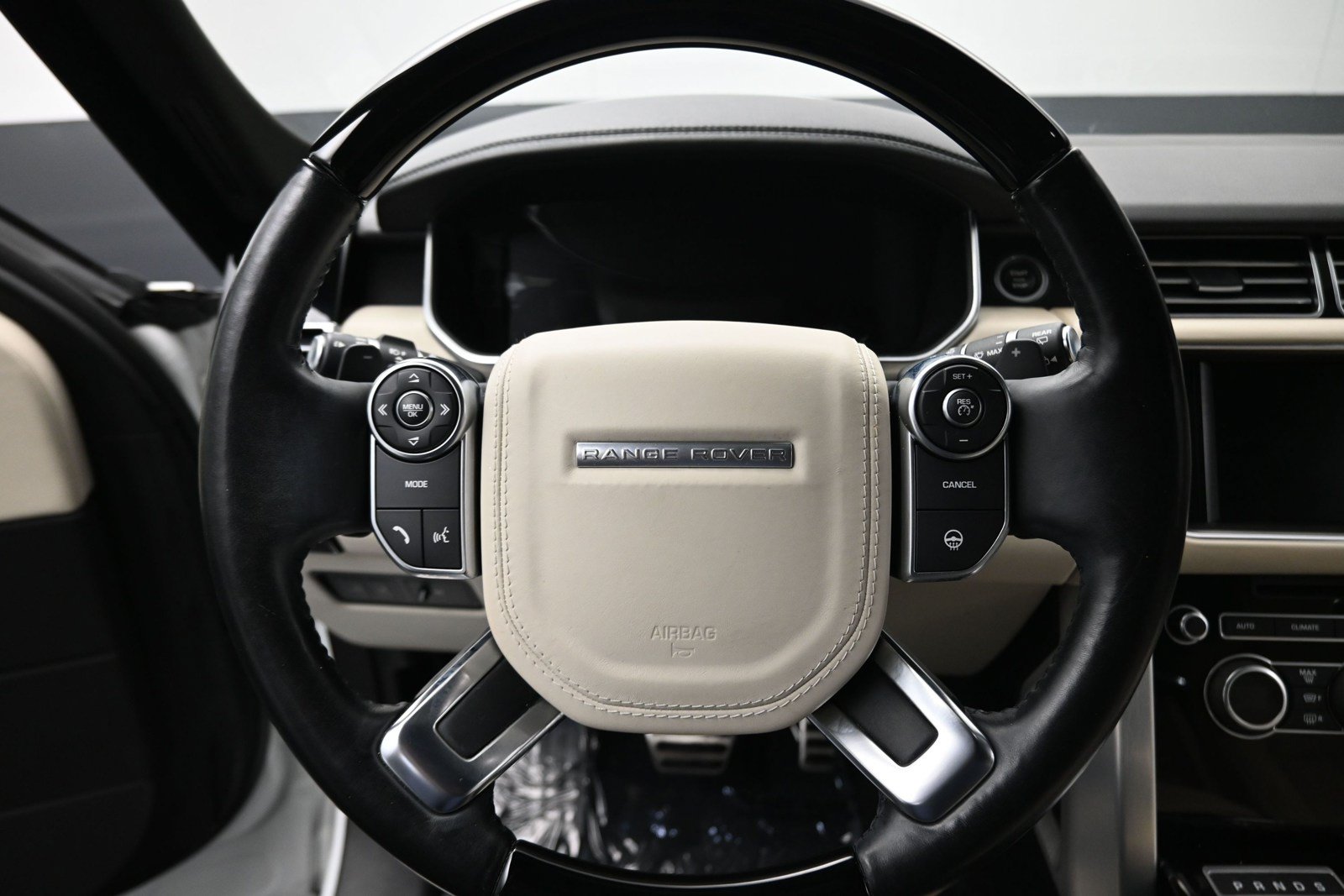 Used 2016 Land Rover Range Rover Supercharged AWD/4WD image 11