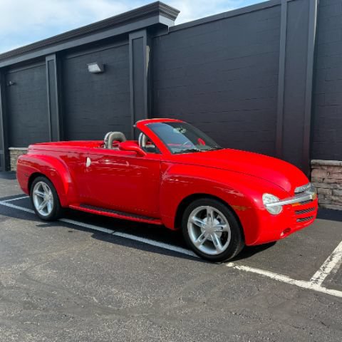 Used 2003 Chevrolet SSR w/ Preferred Equipment Group RWD image 7