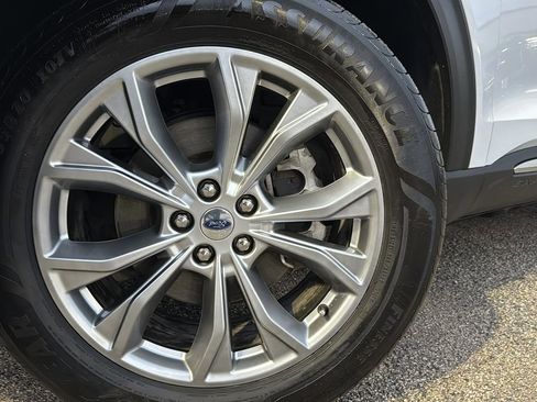 Certified 2022 Ford Explorer Limited image 9