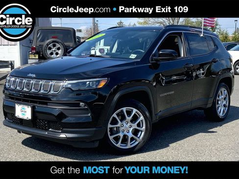 Used 2022 Jeep Compass Latitude w/ Sun and Sound Group image 1