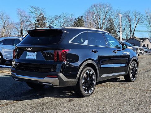 Certified 2025 Kia Sorento EX w/ Panoramic Sunroof Package image 7