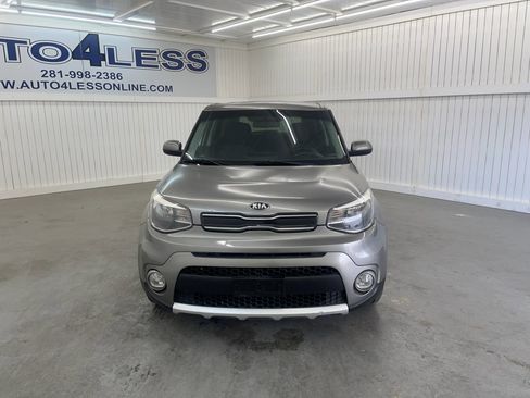 Used 2017 Kia Soul + image 2