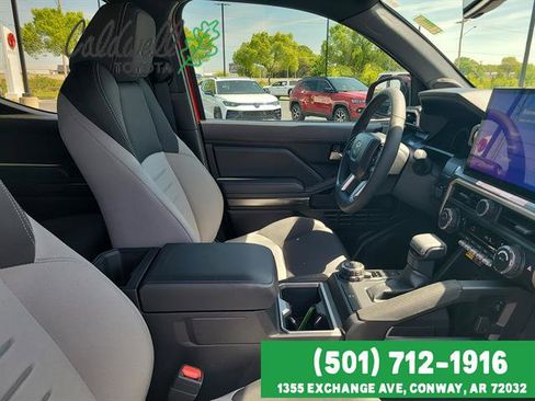 Certified 2025 Toyota Tacoma TRD Off-Road AWD/4WD image 27