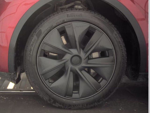 Used 2025 Tesla Model Y Long Range RWD image 11