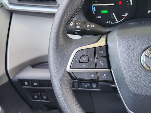 Used 2023 Toyota Sienna XLE FWD image 27