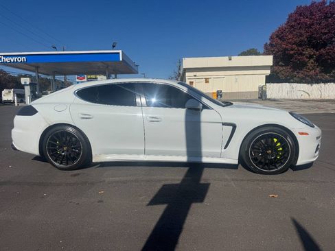 Used 2016 Porsche Panamera S RWD image 6