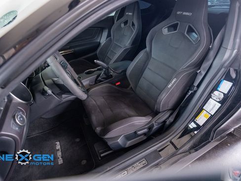 Used 2016 Ford Mustang Shelby GT350 w/ Track Package RWD image 39