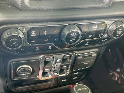 Used 2023 Jeep Gladiator Sport AWD/4WD image 16