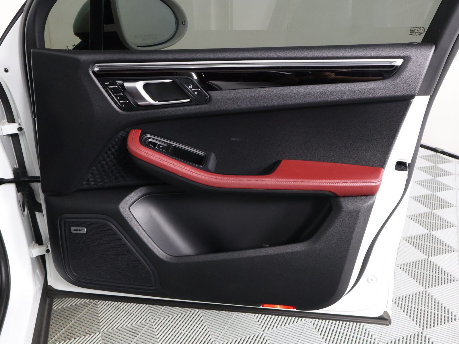 Certified 2023 Porsche Macan AWD/4WD image 23