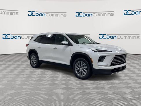 Used 2025 Buick Enclave Preferred w/ Power Package AWD/4WD image 2